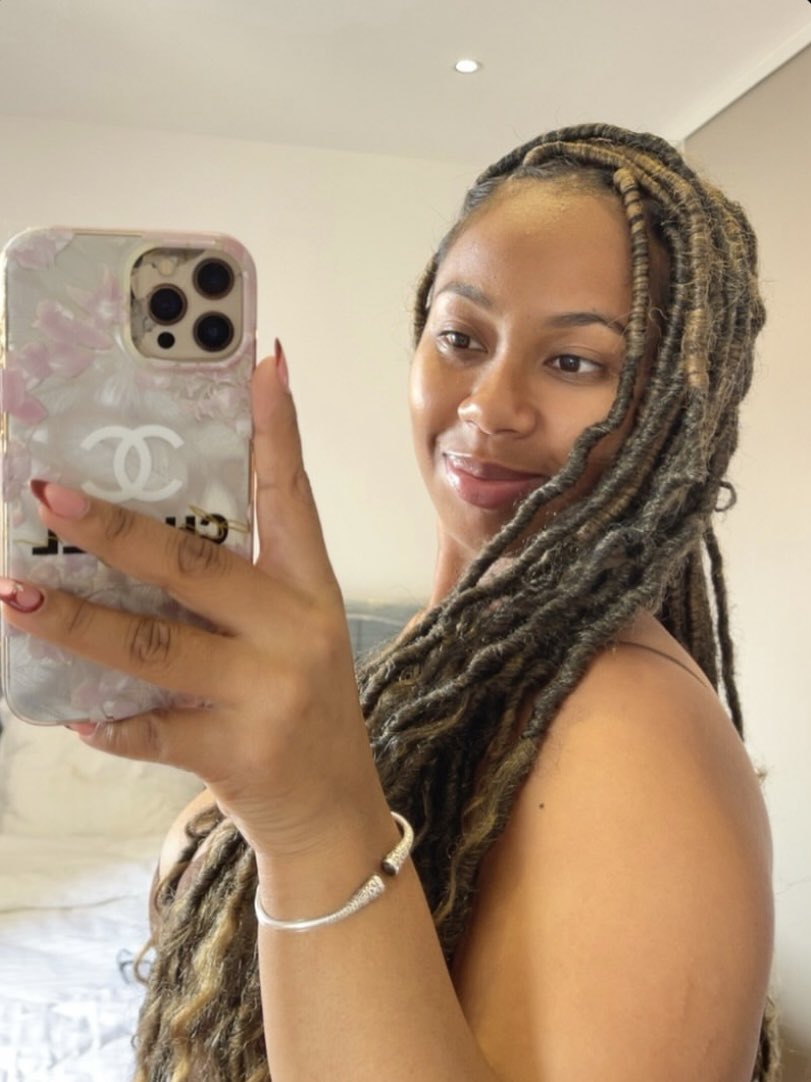 constantine🎀 tweet media