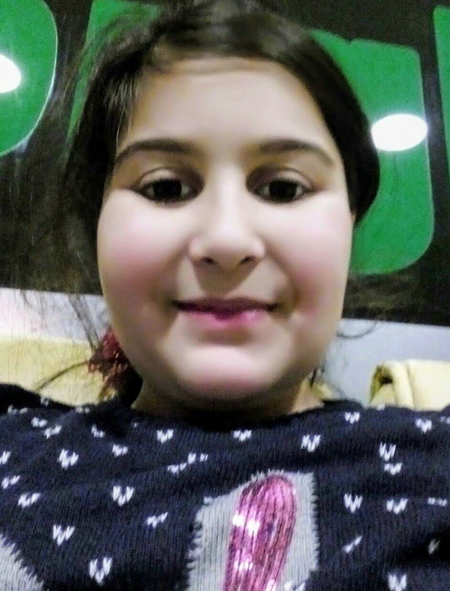 Asırlar oldu sanki kızıım 
Asırlar 
Baktığım her yerde seni arar oldum yıllardır kızıım 
Kokunu arar her yerde 
Kabrine gelip kokluyorum kokunu olur ya hissederim diye 
Gecelerin derinliğinde, ıssızlığında defalarca geldim kızıım kabrine kokun gelmişdir diye 
Bulamadım kızıım