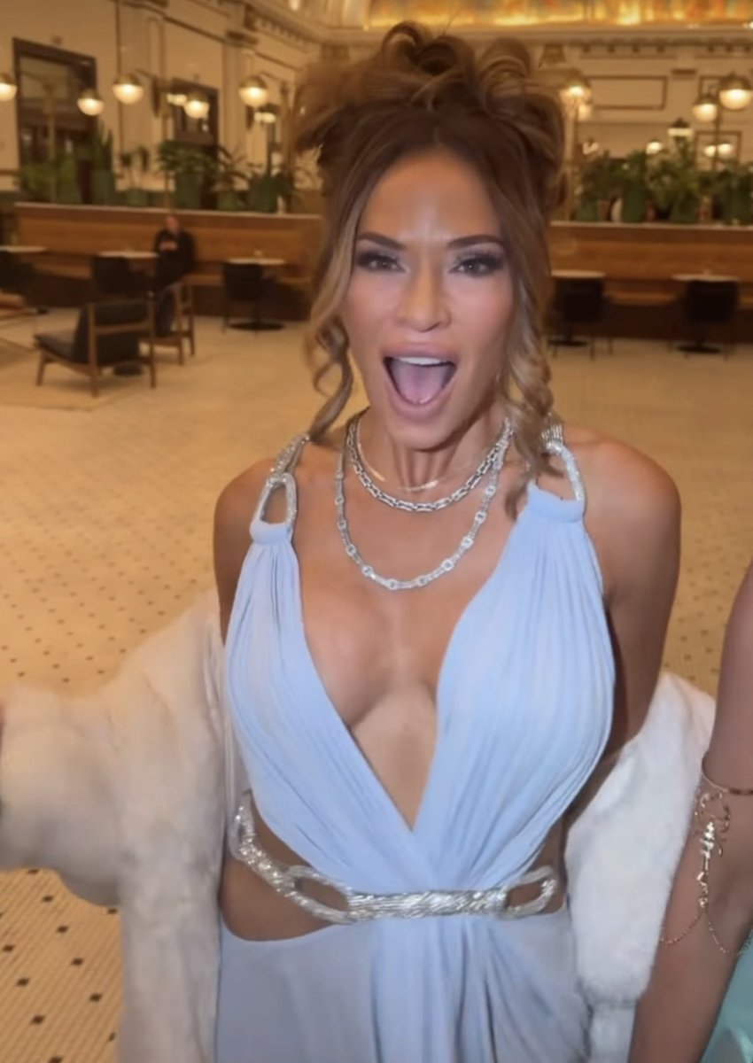 RankedReal's tweet image. That surgeon really put their foot on the back of Britani’s neck and PULLED to give her the Dolores like those #RHORI girls!😍 #RHOSLC