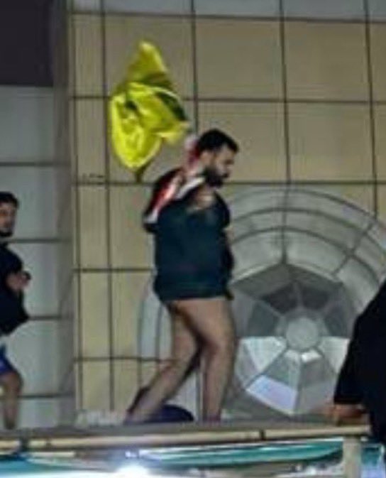 هذا ماصار شي وقط السروال

العين أبو هالبومه