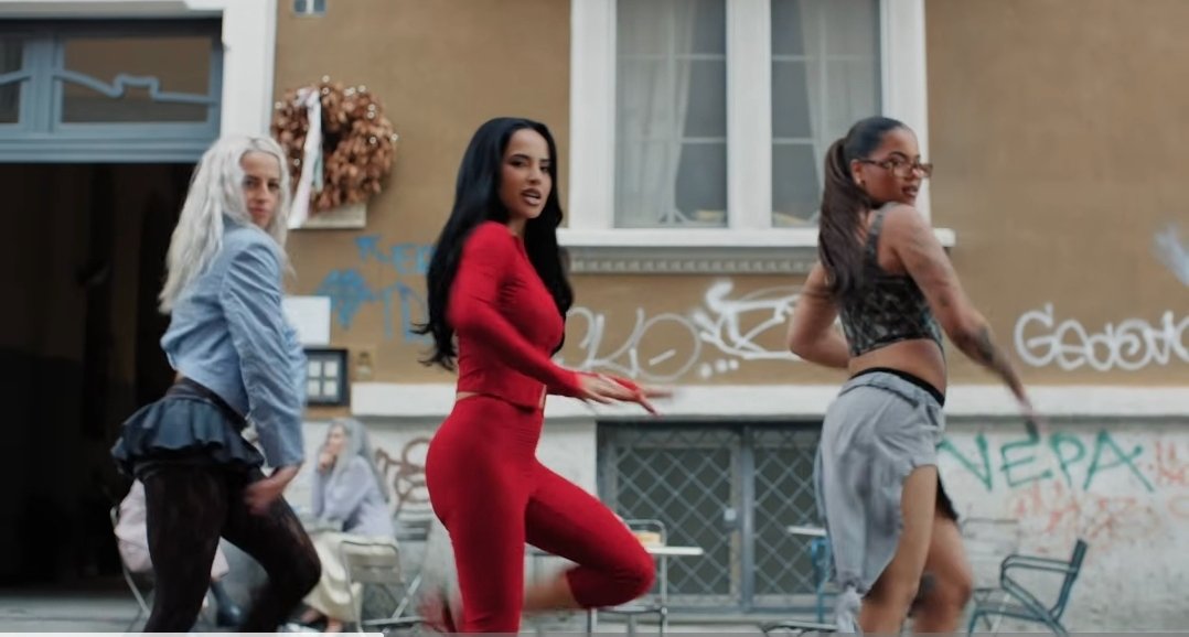 𝓙 ulie💙 tweet media