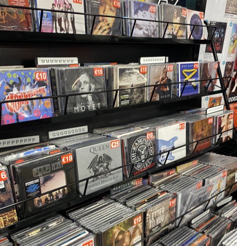 ana 💤 divine tweet media