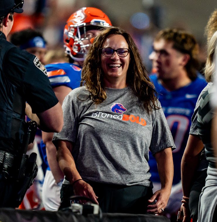 Coach_SD's tweet photo. Gratitude 🙏 

Today I want to show my appreciation for Charlotte Siegel! She is the best Chief of Staff in the nation. She loves our team and keeps us all on point 🤝‼️🔵

#BuiltDifferent #Gratitude https://t.co/miOVuQPQ6T