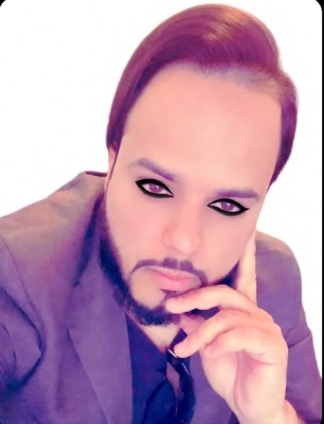 RoastMeDaddy's tweet photo. @oyehoyemaje Bro is a human skyscraper with that big ass head https://t.co/BpqT32iezl