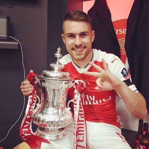 SİYAH SANCAK tweet media