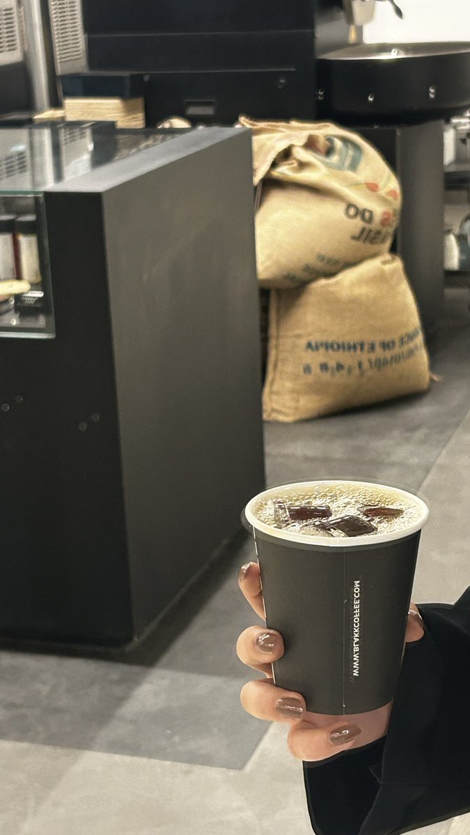 مي الشمري tweet media