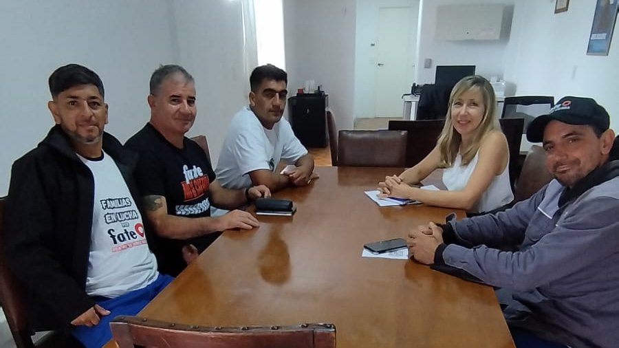 PTSarg's tweet image. #Congreso | ✊🏼🛞 La diputada @myriambregman recibe a los trabajadores de Fate que se encuentran luchando en defensa de sus puestos de trabajo y contra el cierre de la fábrica