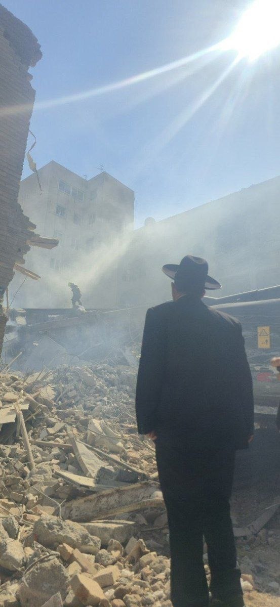 The presence of Rabbi Hamami Lalezar, the leader of Iranian Jews, at the synagogue attacked by the Israeli regime.
Trump and Netanyahu believe in no religion and no creator.These two devils are enemies of all humanity. 
#Israël #gfvip #paofc #LaGranjaVIPPerú #survıvorgr #Brøndby