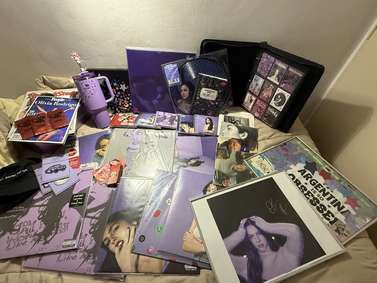 thecureor's tweet photo. Hey @LiviesHQ i’m Thiago (Ti) and i’m fan of Olivia since 2021, i was top 193 listener last year and i went to her show in Argentina. 
I would really really appreciate if you guys take me into account for future packages/events 🥹💕 it would mean the world to me 🫧🩷💕 https://t.co/PfNDwpYMkn