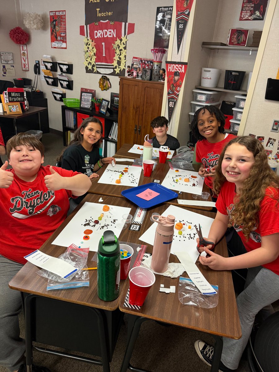 OneGoalin5th's tweet photo. Team Dryden had a blast wrapping up our solar system unit in science by creating our own edible master pieces🪐🌎 Those smiles &amp; creativity are the best! @RobertCS118 #rcs118life #d118life #funwithfood #theymakemesmile #handsonlearning #proudteacher https://t.co/J7Cau2QoHJ