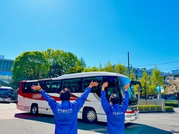 Tokyo_city_univ's tweet photo. #東京都市大学　新入生の皆さんを対象としたフレッシャーズキャンプが行われています。見学先まではバス移動の学科も。気をつけていってらっしゃい！　#都市大 https://t.co/u8NuakW0h7