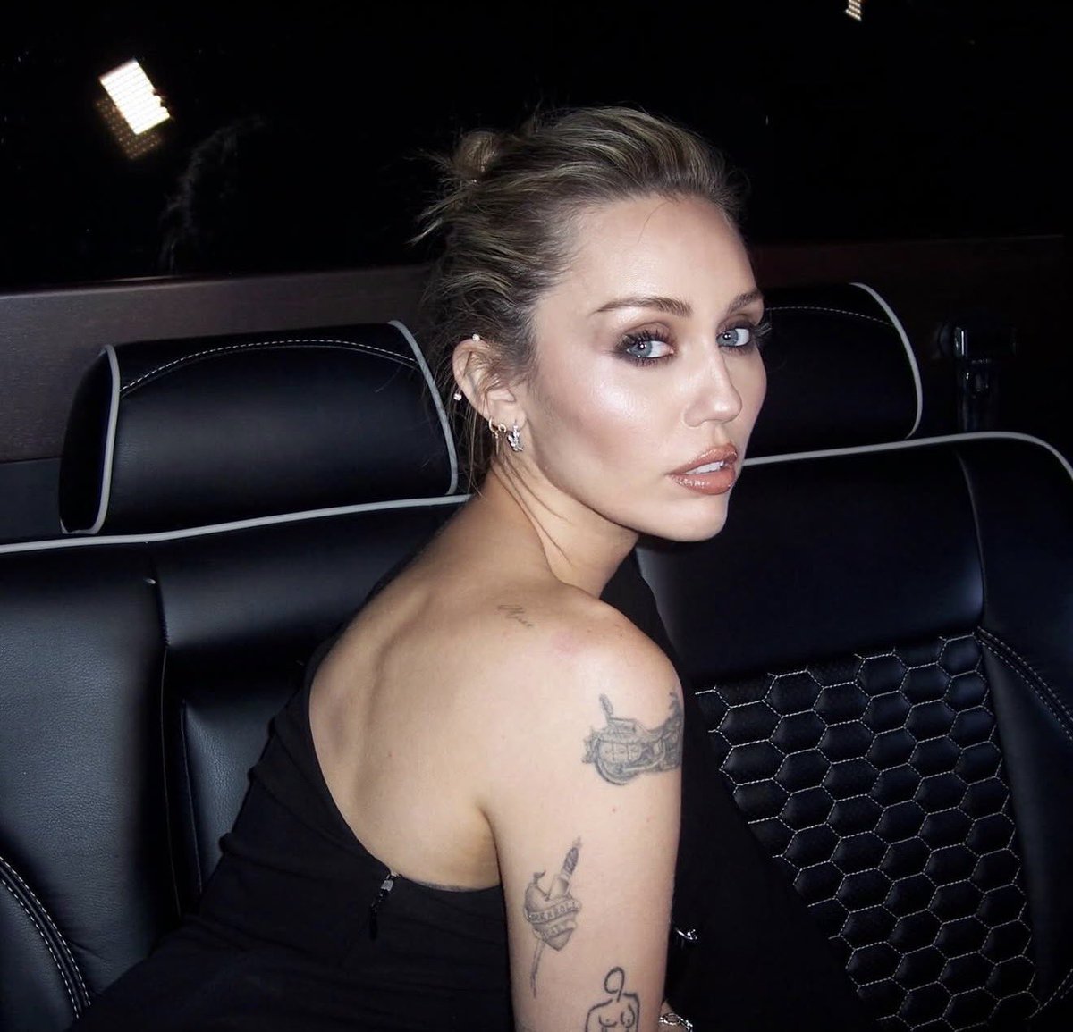 Miley Daily tweet media