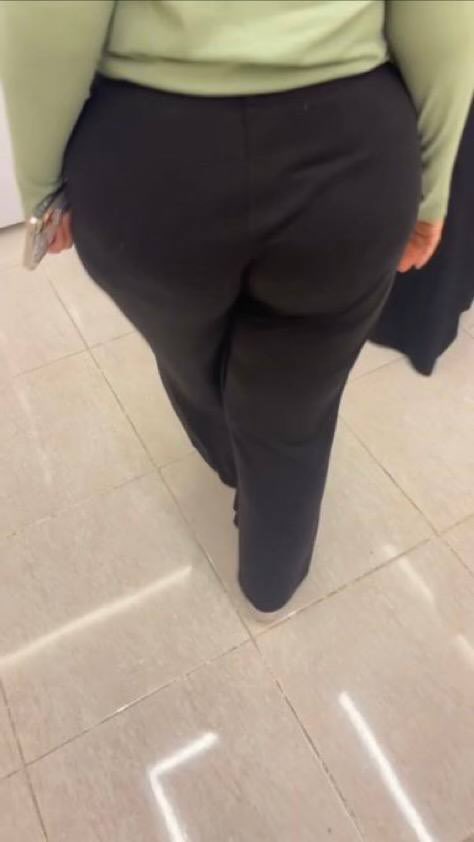 bmn22m's tweet photo. ترجج رجج قداميي بهيه اختي 😵‍💫😭🍑 https://t.co/gKWS7WFlNu