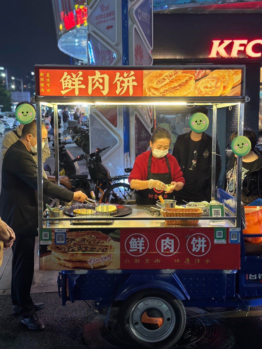 JacobZervakis's tweet photo. "Street food alert! Crispy fried dumplings + tangy vinegar dip = flavor explosion in every bite.  Grab a pack—your taste buds will thank you! #StreetFoodLove #FoodieJoy" https://t.co/LL1jFZNYWC