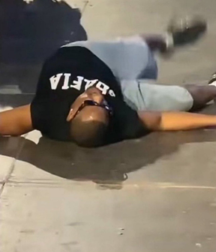 remajnr02's tweet photo. @DJ_TUNEZ STOOD YOUR GROUND❌

LIE DOWN ON YOUR GROUND✅ https://t.co/jnwaVe8xiJ