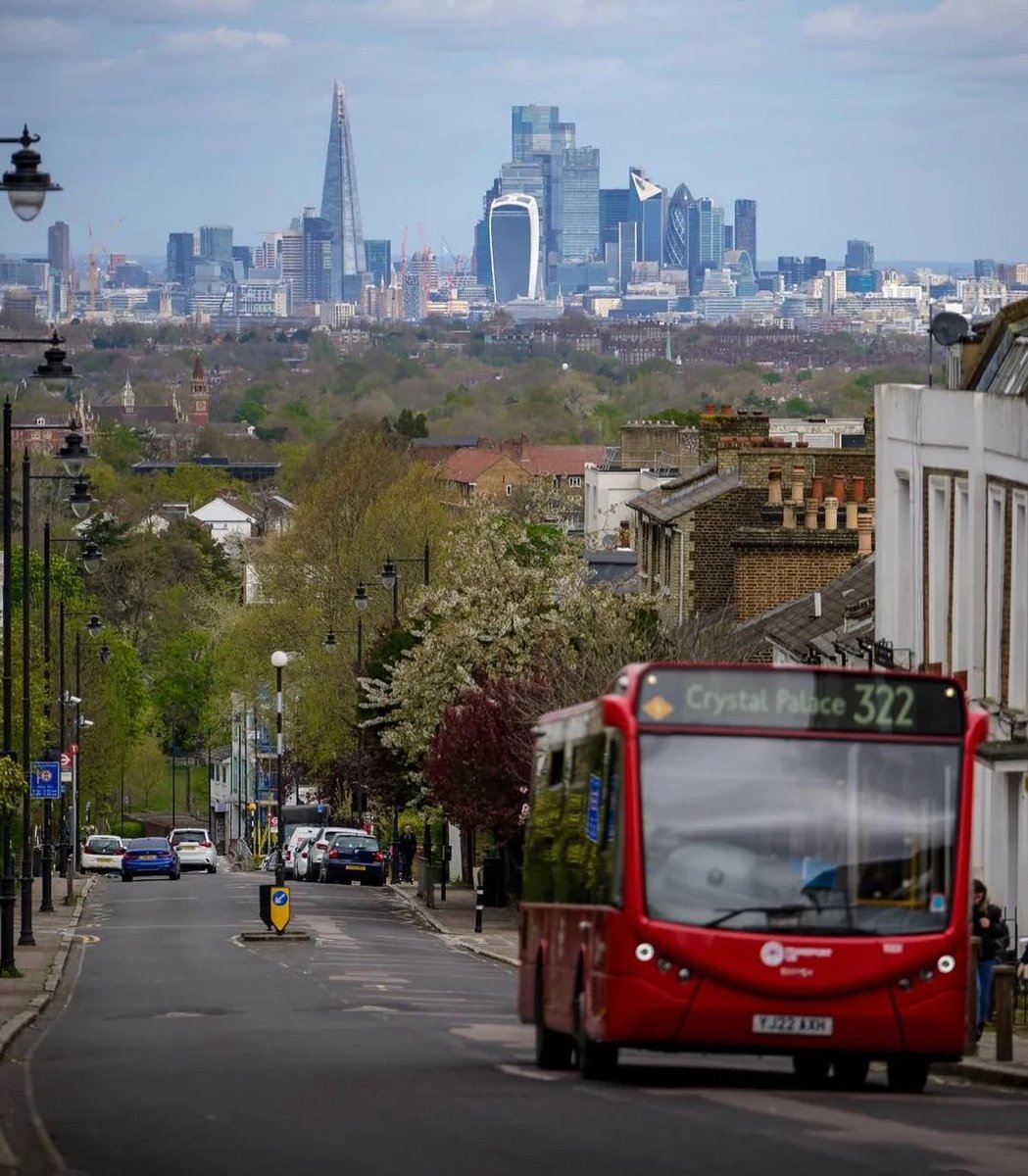 الاخفش tweet media