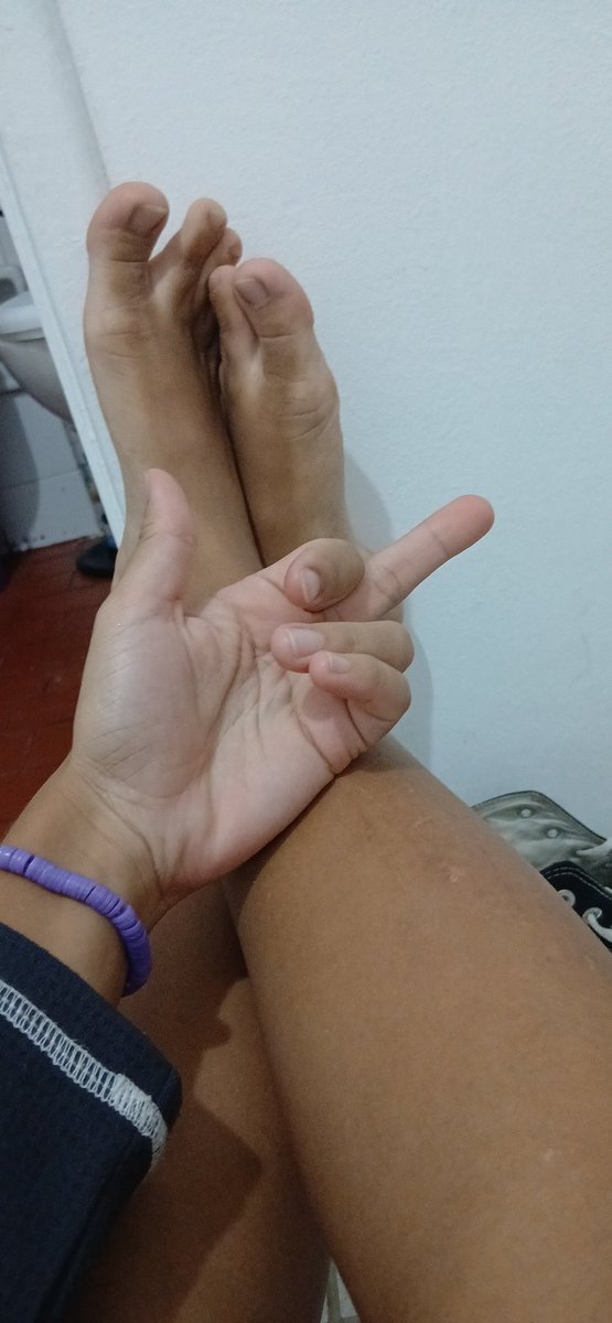 LFindom_2's tweet photo. Noite perfeita pra esfregar minhas solas em uma cara de trouxa https://t.co/E29YZjJSJD