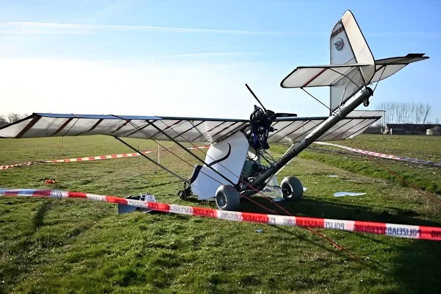 ivancp25's tweet image. #AcidenteAéreo mortal de #ULM #EuroflyMinifox tras estrellarse, en circunstancias desconocidas, al despegar del Aeropuerto de #Barssel #Alemania 🇩🇪. El piloto (69) único ocupante, murió. El ULM hizo un viraje pronunciado en despegue y cayó desde cierta altitud. 1 muerto. 06-04-26