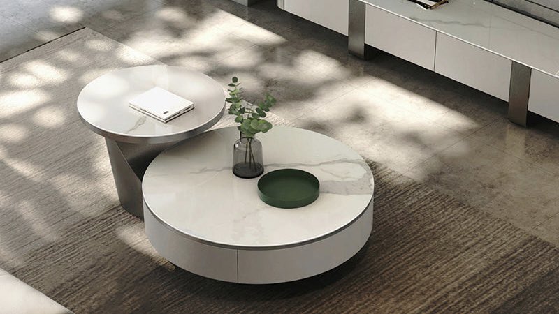 ienoe07's tweet image. デザインだけじゃない、実は機能性もすごいんです。

Indoorplusのローテーブル

傷・熱・汚れに強いセラミック天板
便利な引き出し収納付き
自由に配置を変えられるネストタイプ

広げて贅沢に使ったり、重ねてコンパクトにしたり。ライフスタイルに寄り添ってくれる主役級テーブル。