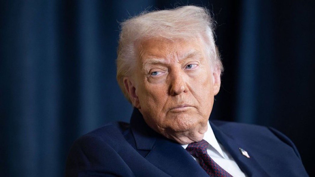 MauriceMartin01's tweet image. ♦️ #Breaking • 🇺🇸 | Des figures médiatiques du camp #MAGA appellent à la destitution de @DonaldTrump 

Parmi les noms cités : Tucker Carlson, Megyn Kelly, Joe Rogan, Candace Owens, Alex Jones et Marjorie Taylor Greene.
Qu’en pensez vous ? 
Est-ce le début de la fin du mandat de