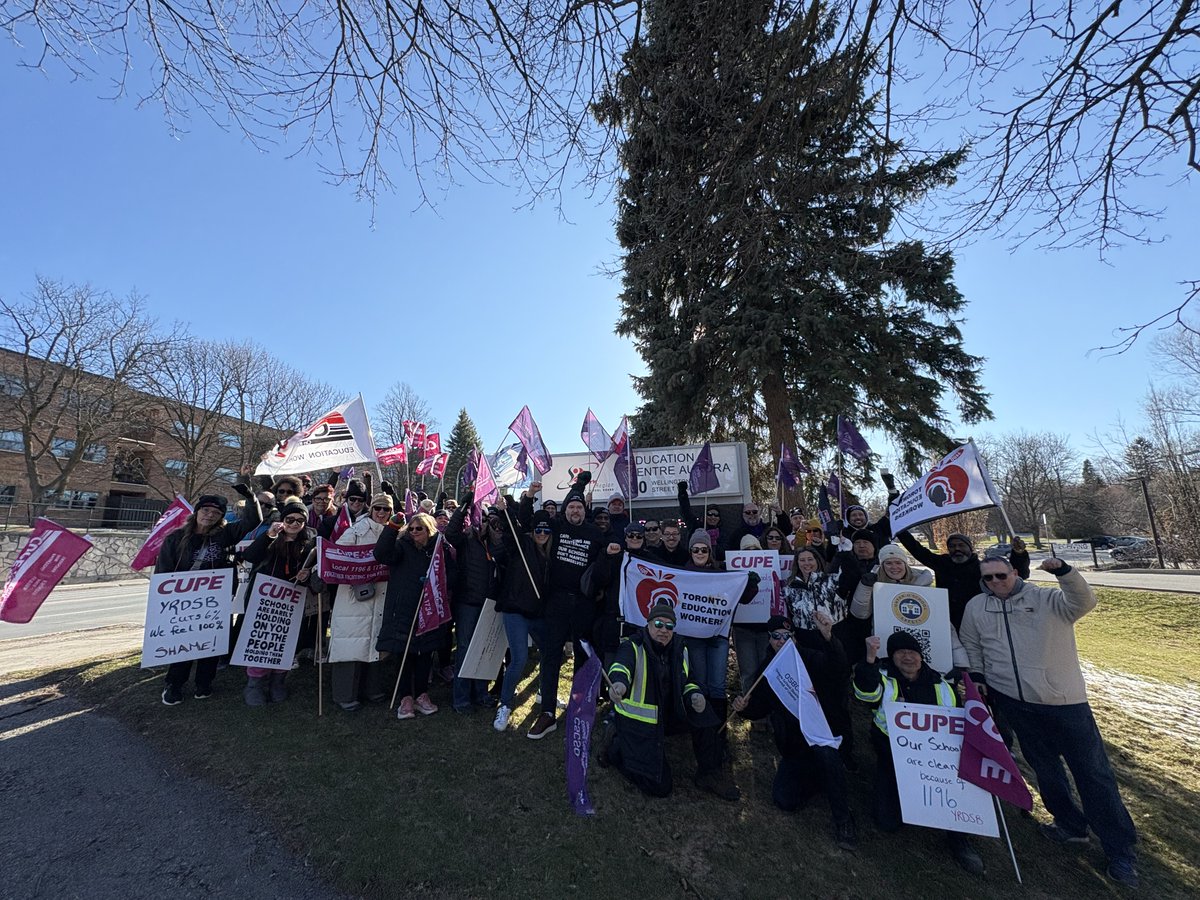 osbcucscso's tweet image. Huge turnout at the CUPE 1196 rally outside the York Region District School Board today! 💪

The board is planning to cut 6% of the local’s membership by the end of the summer — completely unacceptable.