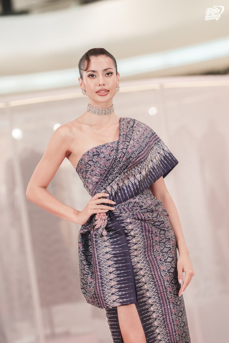 StarTodayEnt's tweet image. “แอนโทเนีย โพซิ้ว” ในงาน "A SENSE OF THAI 2026"

#AnntoniaPorsild #แอนโทเนียโพซิ้ว
#ATextileThroughTime
#RootedinHeritage
#ASenseofThai2026