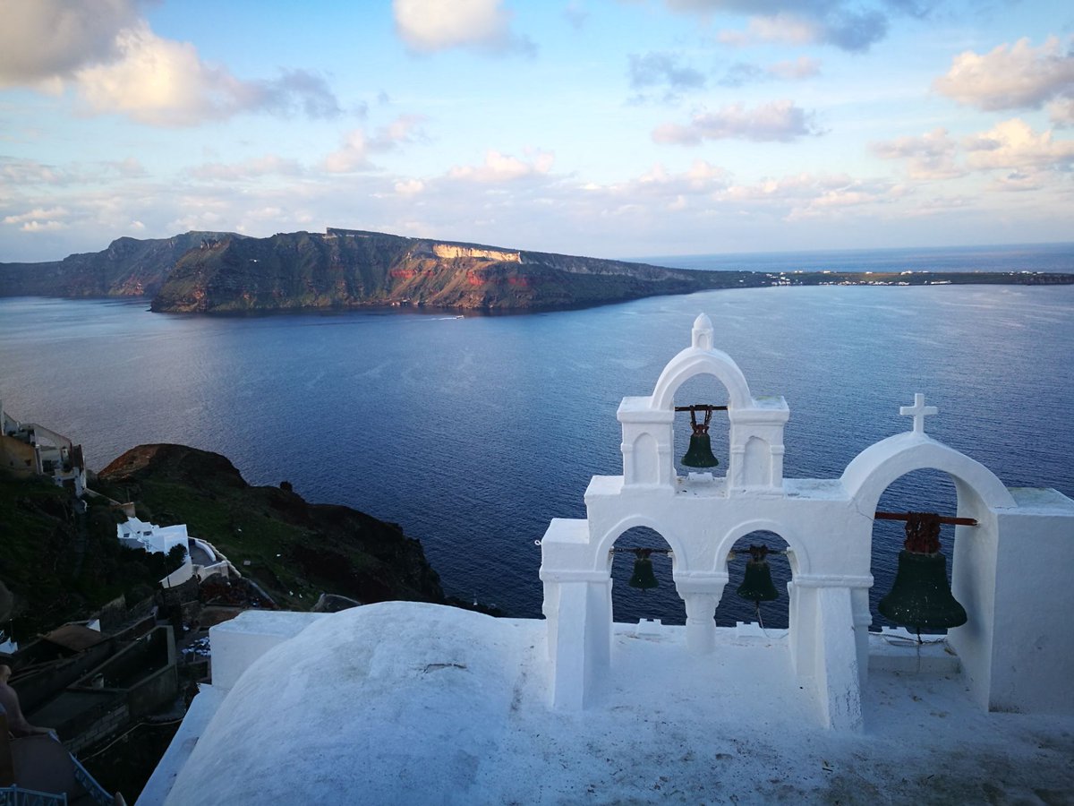 lady_sov24's tweet photo. Chasing sunsets in Santorini  White-washed villages, blue domes, and the Aegean turning gold—pure magic. Grateful for every golden hour here. #SantoriniVibes #TravelDiaries https://t.co/8XpZ9lVL6R