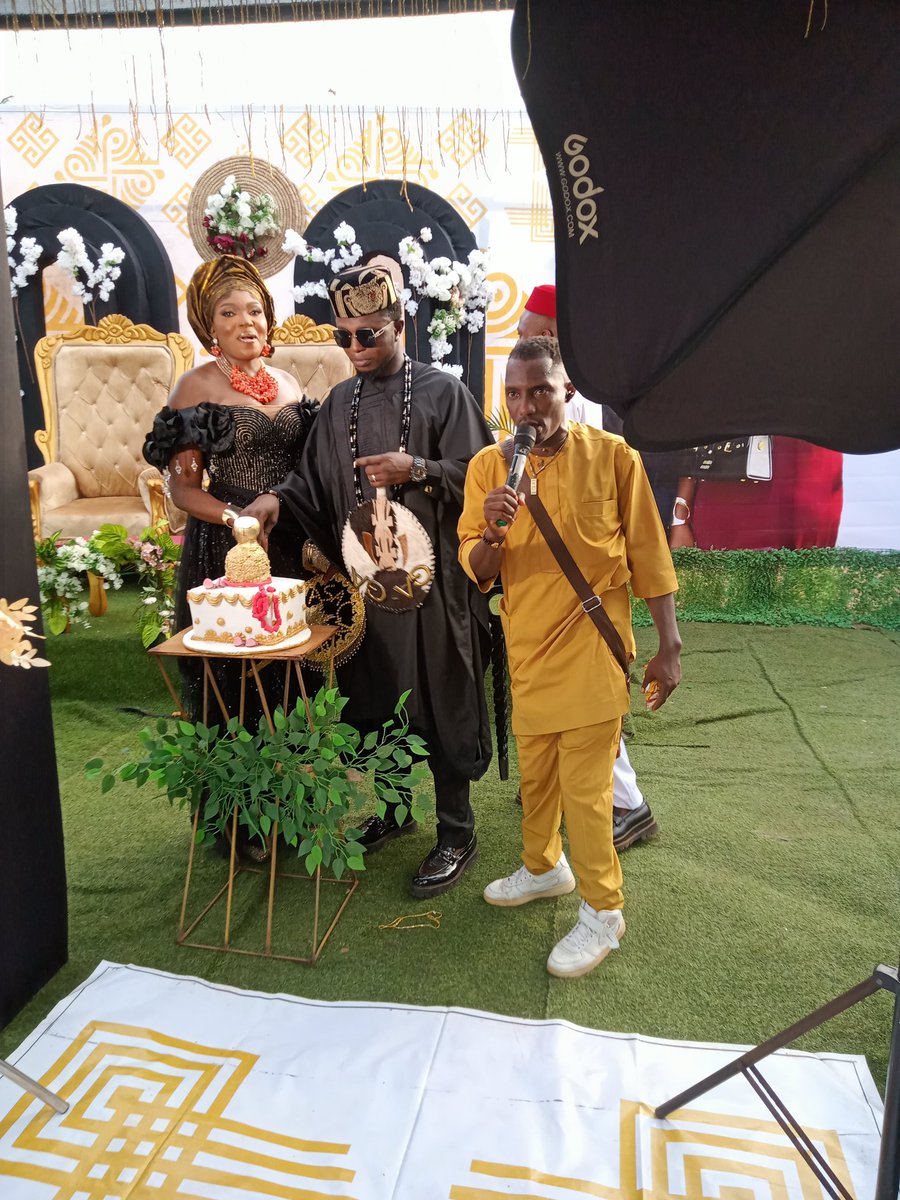 ascetic_mc's tweet photo. A successful traditional marriage anchored by me. https://t.co/IQNqrH4cYp