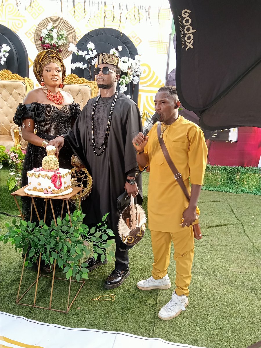 ascetic_mc's tweet photo. A successful traditional marriage anchored by me. https://t.co/IQNqrH4cYp