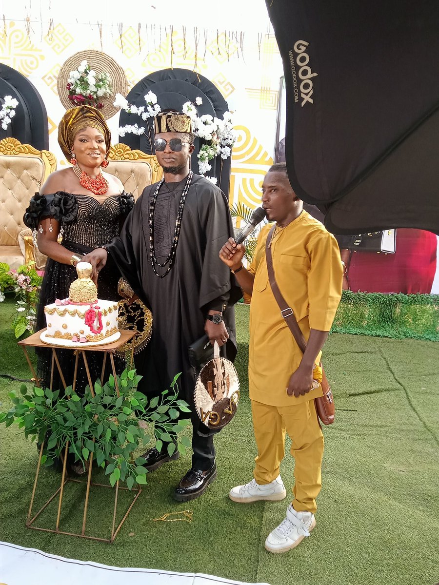 ascetic_mc's tweet photo. A successful traditional marriage anchored by me. https://t.co/IQNqrH4cYp