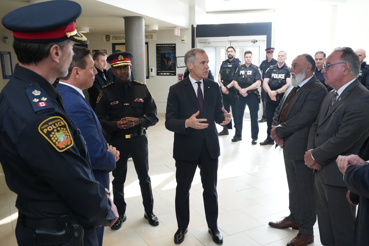 ChiefNish's tweet image. Honoured to welcome the Rt. Hon. @MarkJCarney to 22 Division @PeelPolice in #Brampton. Met with &amp;amp; discussed the work our women &amp;amp; men are doing to reduce pressures like extortions, home invasions, auto theft &amp;amp; emergent crime. Attended our Community Safety Operations Centre (CSOC),