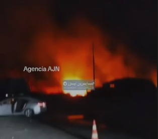 Itongadol's tweet image. (Agencia AJN) Reportan una ola de ataques contra milicias proiraníes en Irak

Ver nota: itongadol.com/medio-oriente/…

#Irak #EstadosUnidos #Hezbollah #Iran #israel #Trump  #ایران @CENTCOM #centcom 
جمهوری اسلامی ایران #Khameni 
#إسرائيل #إيران #ترامب #إيران #القيادة_المركزية_الأمريكية