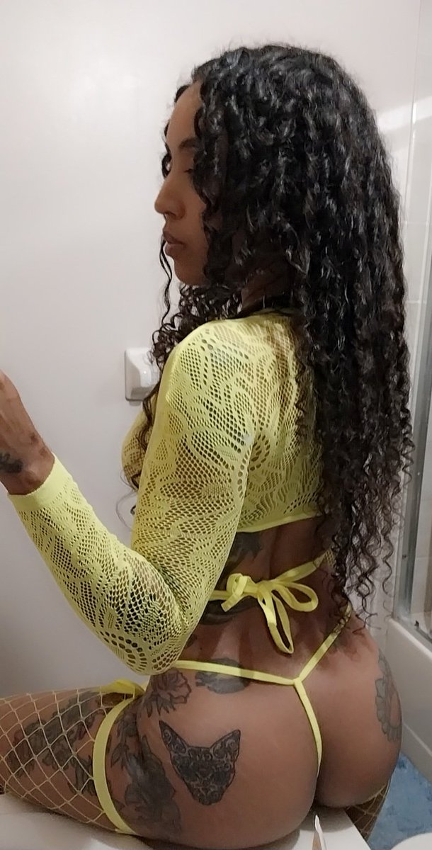 BleuGem1's tweet image. Sink pics for the old days💛😝
#naturalbody #curls #mixedgirl #florida #lingerie