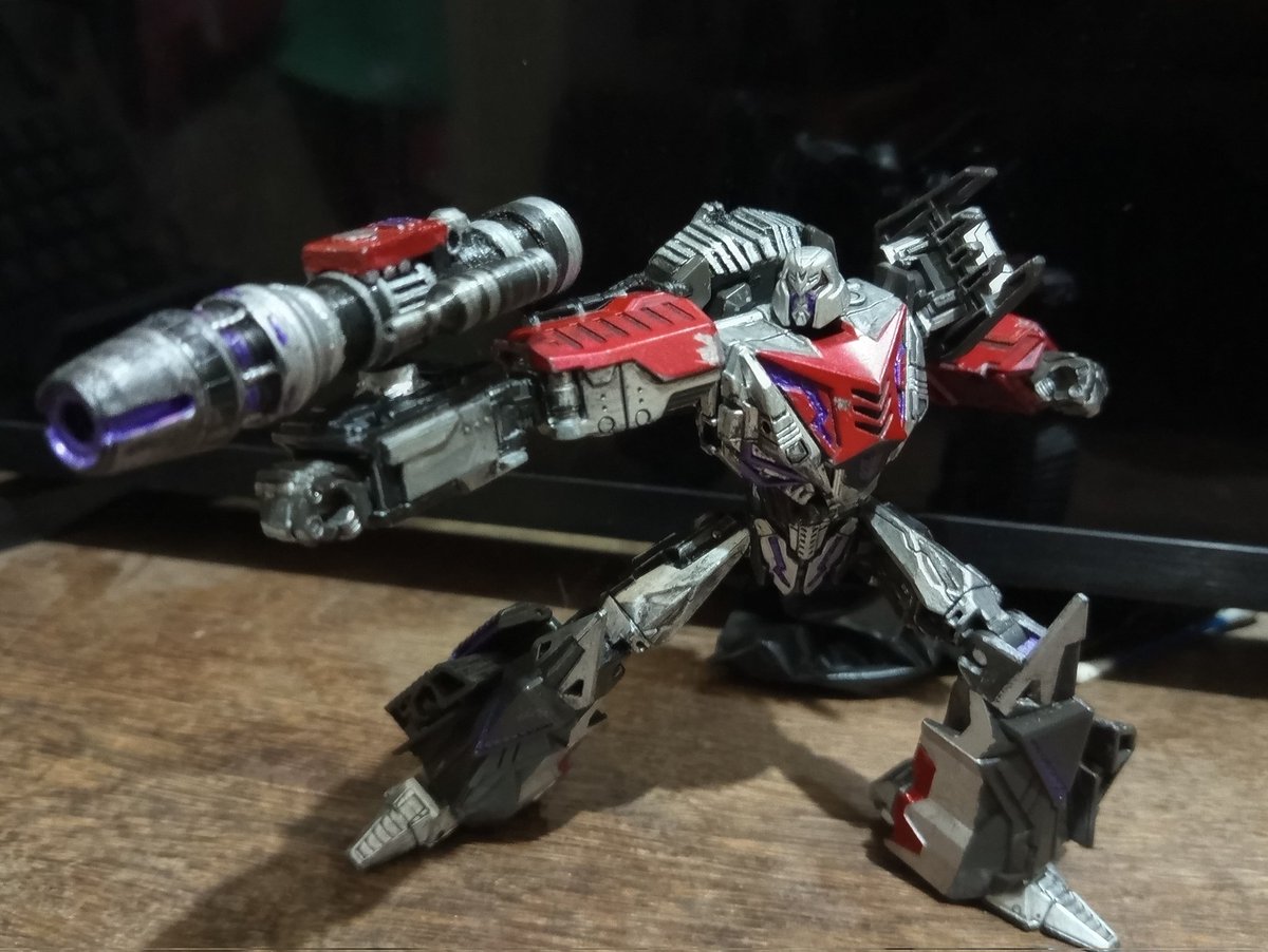 megatron totalmente com kit upgrade 
não deu tempo de fazer as mãos, mas amanhã eu arrumo elas