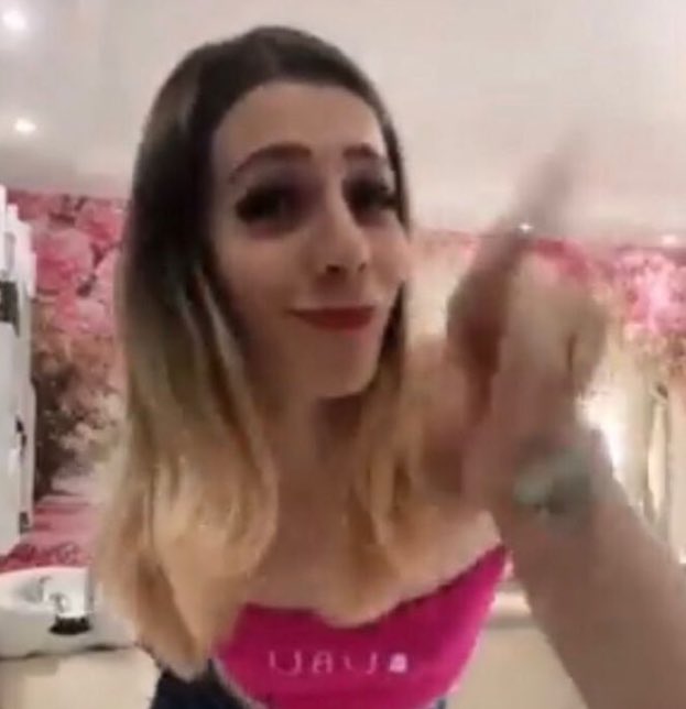 eriogreeny's tweet photo. @yumfail @pspsicologa e onde eu disse que tu defendeu algo? Só quis mostrar que, independente da abordagem, ela funciona pra alguém, e xingar outros por seguir essa abordagem é um desserviço pra Psicologia. 

Espero que você não seja psicóloga! E nem sou da TCC, xuxu! um beijo!❤️ https://t.co/eTbkbpUG3f