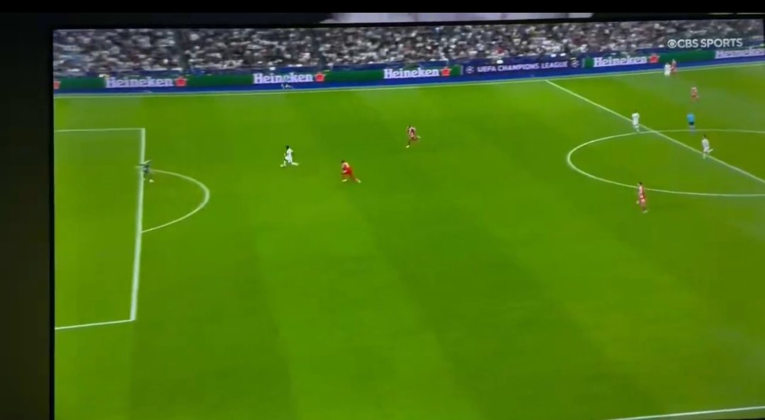 Angel C.C tweet media