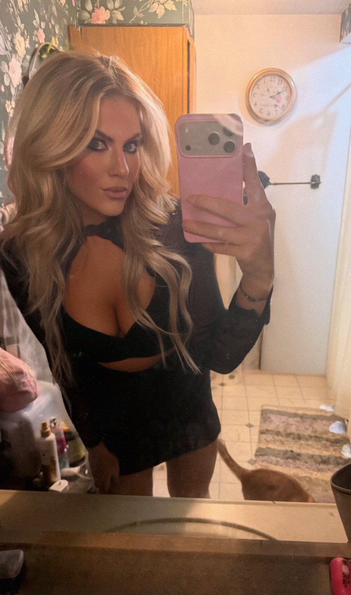Ashley 🖤 tweet media