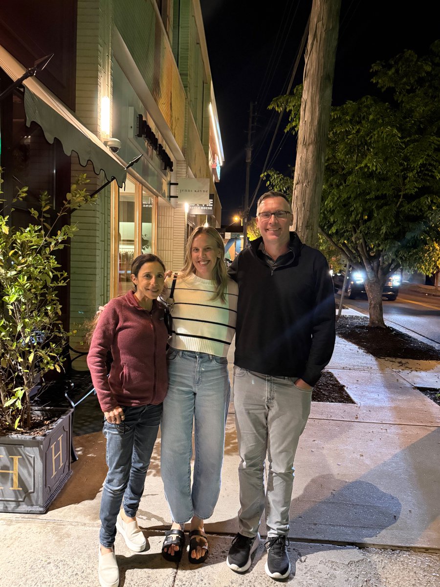 SMACKELI's tweet photo. Margs + a long overdue catch up = the best kind of night 

Steph Schappert, our Director of Digital Media for 4.5 years, helped shape so much of SMACK! Media across @FitVineWine, @SHEEX, @Reebok, @EatNuttZo, @SafeCatch, @gocrossover + more.

All while training for Olympic Trials. https://t.co/r3cbyJVI7o