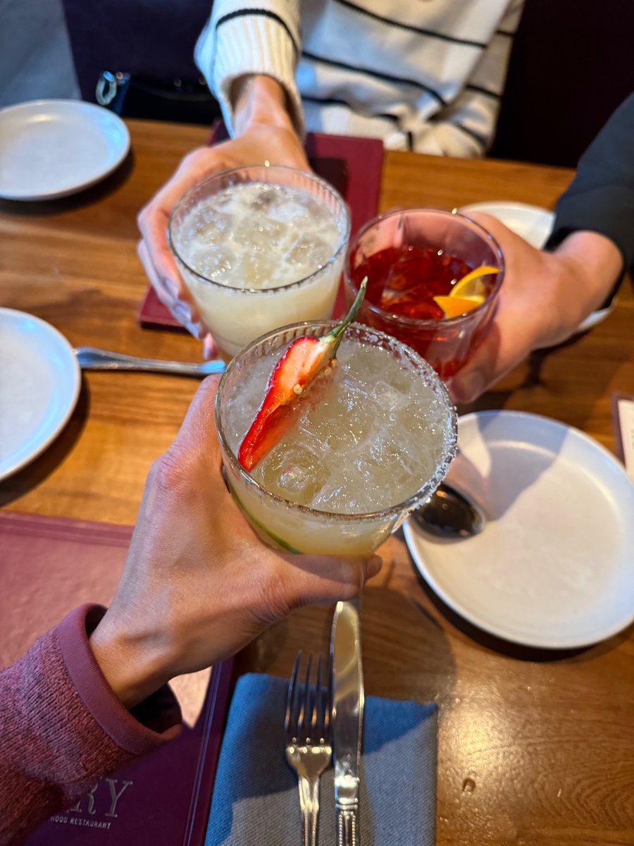 SMACKELI's tweet photo. Margs + a long overdue catch up = the best kind of night 

Steph Schappert, our Director of Digital Media for 4.5 years, helped shape so much of SMACK! Media across @FitVineWine, @SHEEX, @Reebok, @EatNuttZo, @SafeCatch, @gocrossover + more.

All while training for Olympic Trials. https://t.co/r3cbyJVI7o