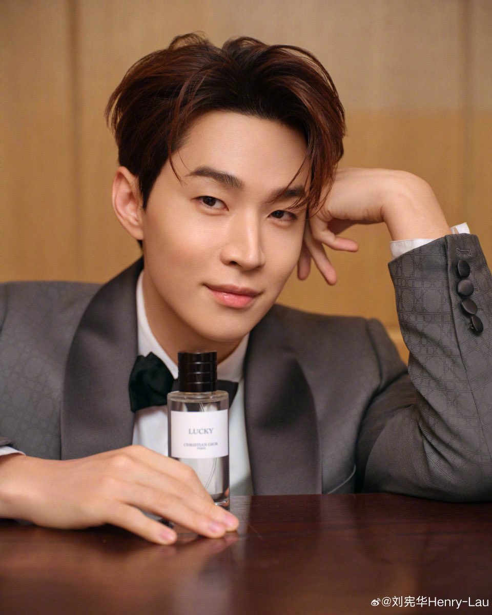 hihenry1011's tweet photo. 사랑하는우리헨리
#헨리데뷔18주년축하해
너무너무축하해
#Henry18thAnniversary
매해축하할수있어서기뻐
#영원하자말하던우릴기억해

@henrylau89 https://t.co/cNFwaRQfyZ
