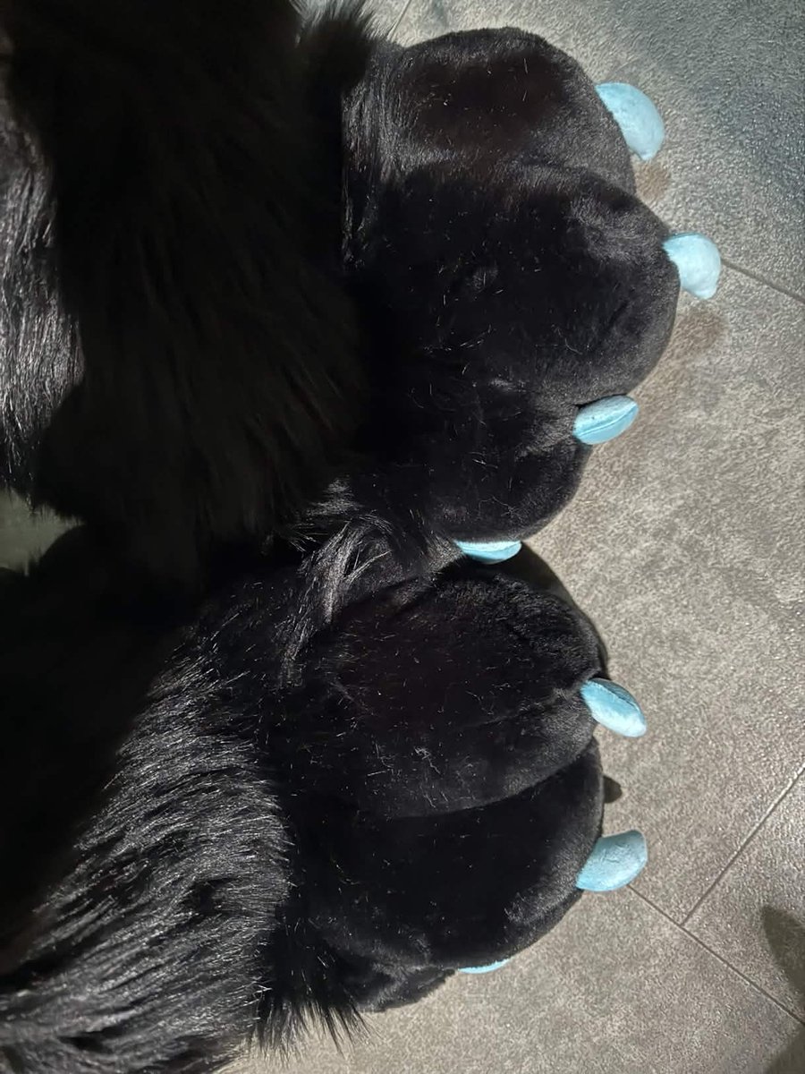 laniki_88's tweet photo. Let me interduce Laniki the Kitsune! 💙🖤🤍
Will get better full photos later but wanted to get this post out. 

Marker🪡:@/ _fursuit_yourself_ on Instagram (Amazing to work with and highly recommend!)  

Link to their Instagram &amp; reel they did of him: https://t.co/CgkeOYgIXy https://t.co/KsaQEsM3j4