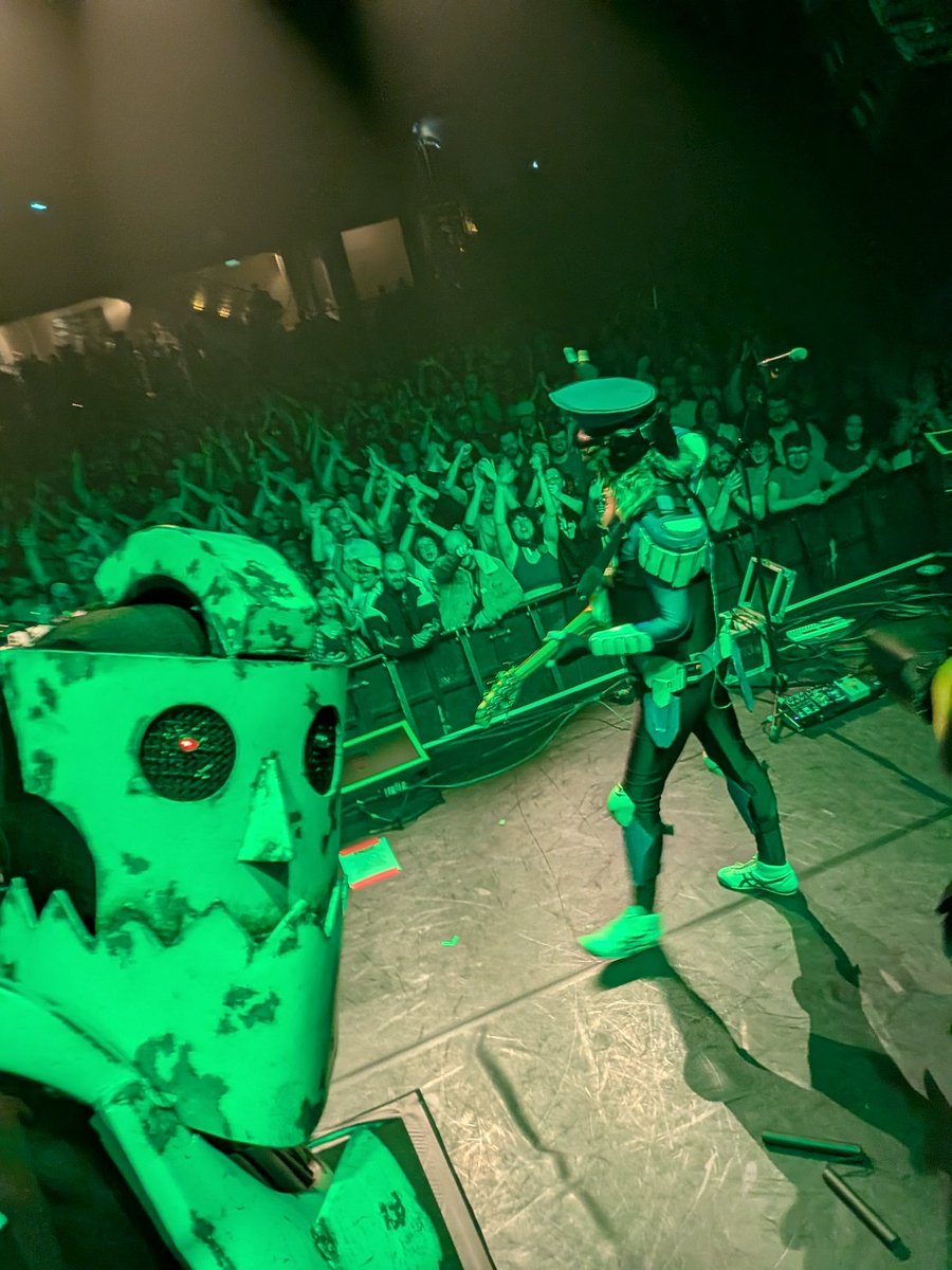 TWRPband's tweet photo. 🇫🇷 THANK YOU PARIS! 🇫🇷
@ninjasexparty https://t.co/8iqBqYR67o