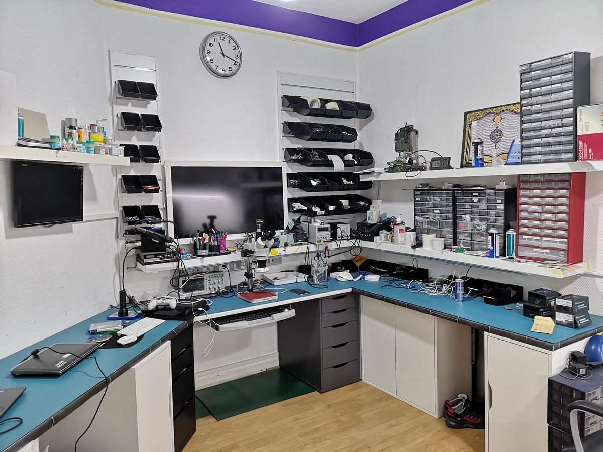 precisox's tweet image. Hace 2 meses un conocido de la comunidad crypto cerró un proyecto grande y cobró $28k en USDT.

Quería invertir todo en montar su propio taller de reparación de celulares en su ciudad.

El banco le exigió plan de negocio, estados de cuenta de 6 meses y “aprobación de crédito”.