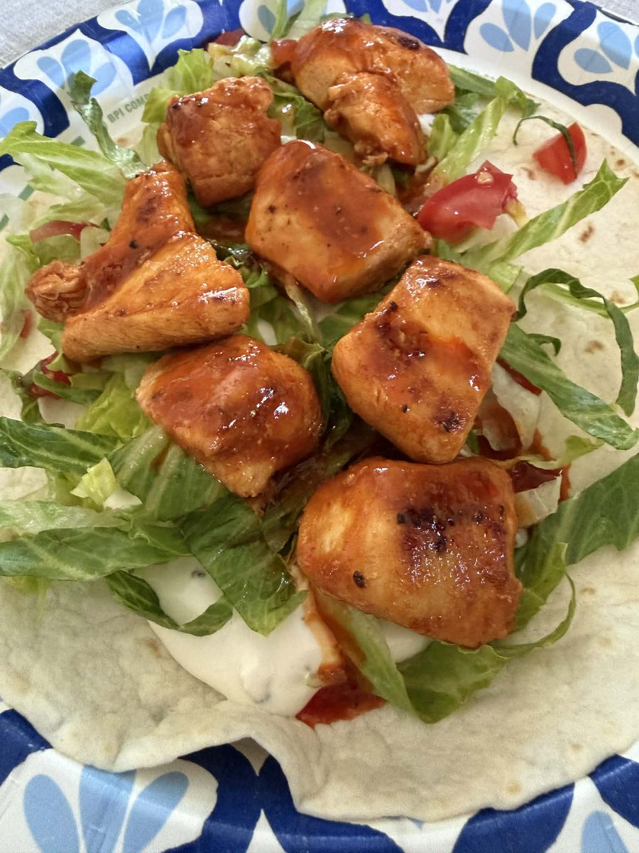 Buffalo Chicken Keto Wrap 🔥🌯
Grilled chicken bites tossed in buttery Buffalo sauce, layered with crisp lettuce, juicy tomato, and cool blue cheese… all wrapped up in a keto tortilla.
Low carb, high flavor, zero regrets. 😍

#KetoEats #BuffaloChicken #LowCarbLife #KetoDinner
