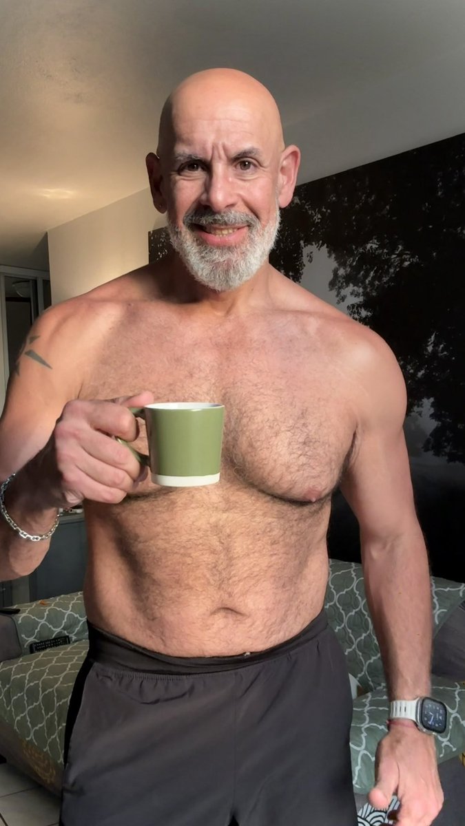 carmuel70's tweet photo. 💪🏼🇵🇷 cafecito de la tarde
#cafe #vibe
#gymmotivation #Gymbro #beard #men #gayman #barba #cafedatarde https://t.co/bfeQoN6Rar