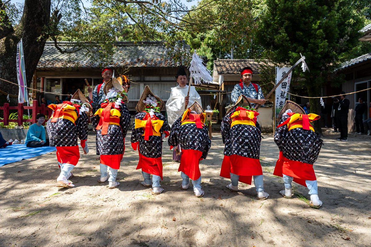 goro_man's tweet photo. 先日、御田植祭見て来ました。
4月5日
八幡奈多宮 春の大祭・御田植祭12時
杵築若宮八幡社の御田植祭14時
2ヶ所時間がかぶらなかったので、見れました。地域的に、近いですが、異なる点があって面白かったです。 https://t.co/7qc1gsTDXD