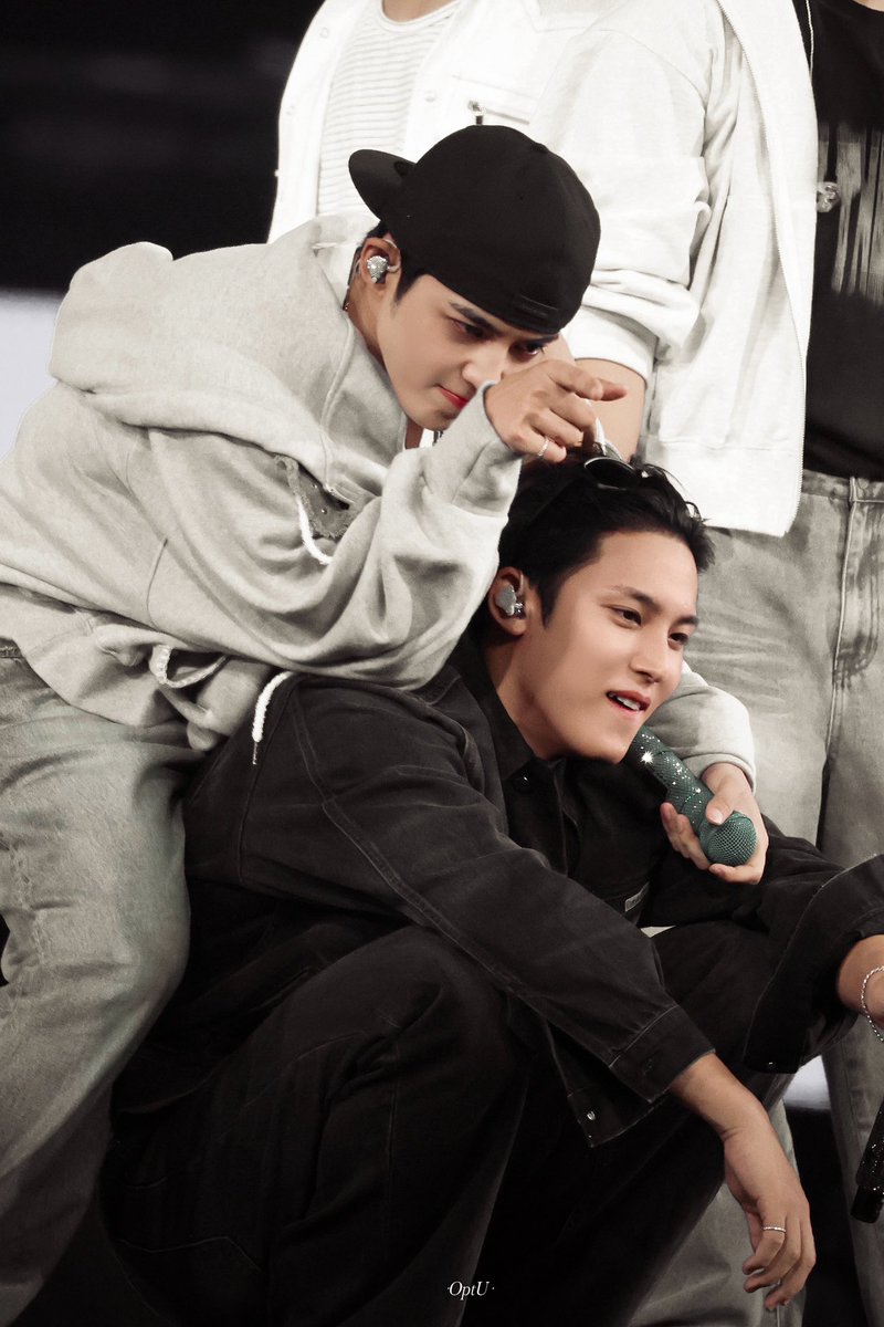 밍규랑 철이랑 오늘 쫀하루보냉🖤