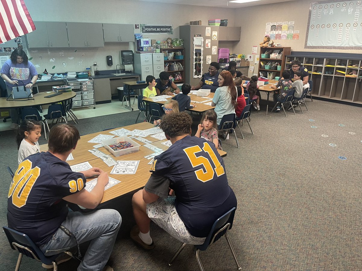 CoachGrantLee's tweet image. This evening our @McKinneyFBall players volunteered at Jesse McGowan Elementary’s Kindergarten Round Up! They wanted to be the first to welcome these future students to @mckinneyisd!

Many of these future students will also be future Lions as well! 🦁〽️

#COE
#GRIT
#GoldStandard
