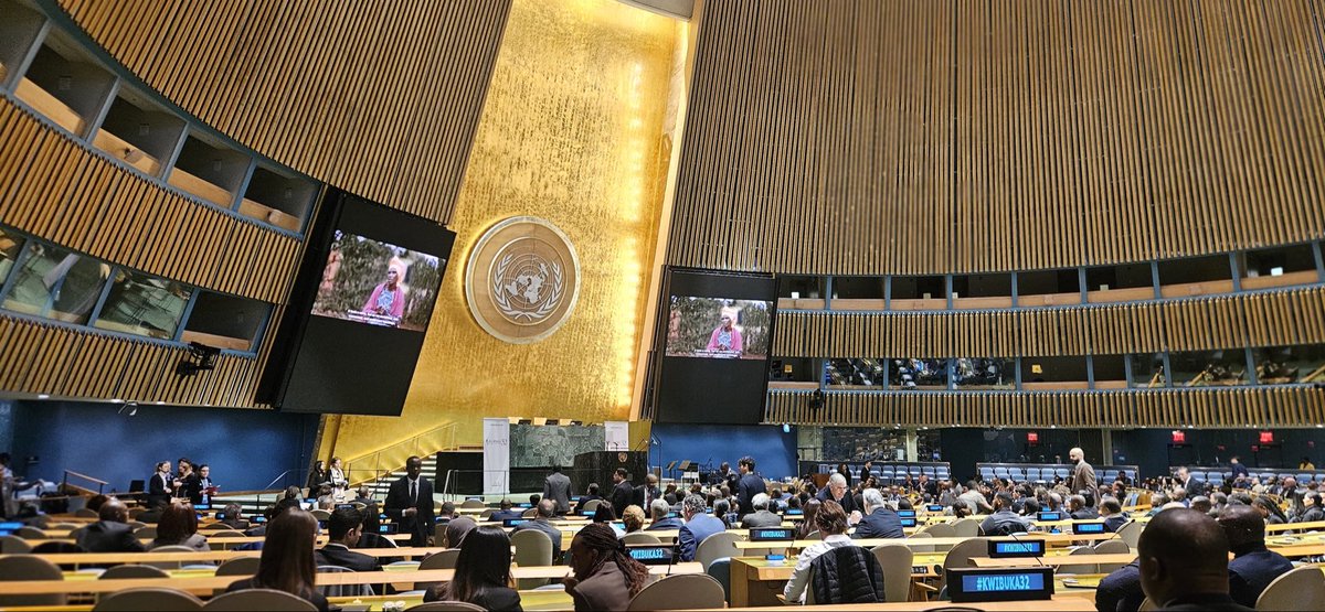 España en la ONU tweet media
