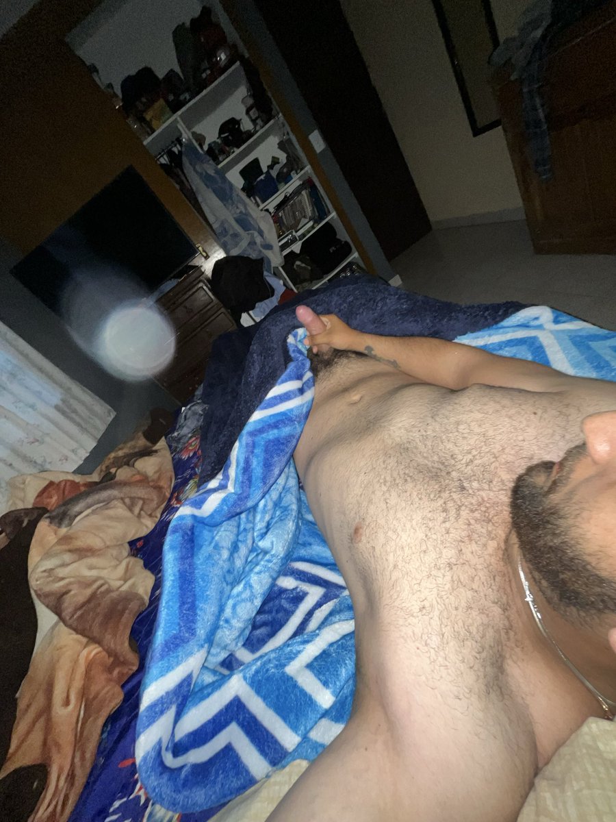 Que tal? Te vienes a acostar conmigo?🥵🥴
#Retweet #Bisexual #LGBTQ